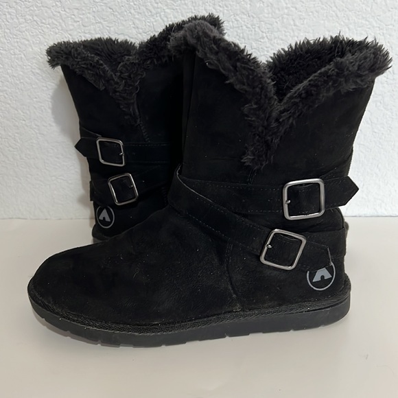 Airwalk Black Faux Suede Faux Fur Lined Slip On Boots Silver Double Side Buckles - Picture 1 of 11